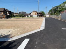 駅近で通勤通学に便利なエコタウン朝倉　♪好評分譲中♪ 運転しやすく、駐車もしやすい道路幅！ 見通しも良いです。