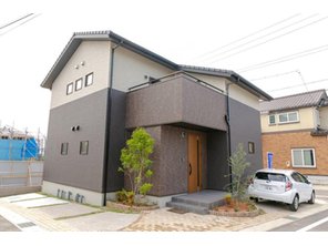 外観は総タイル貼りです！
ぜひ触れてみてください！！